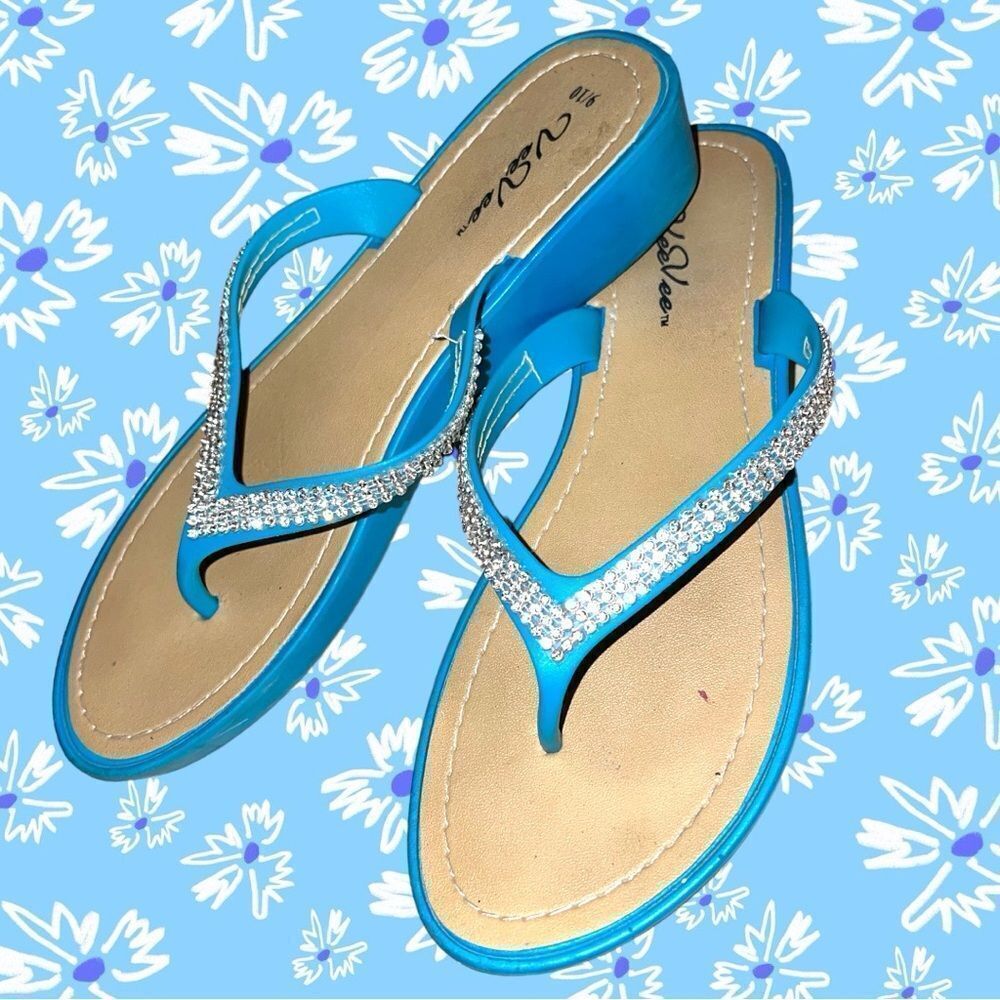 VeeVee cute aqua colored rhinestone trim sandals!